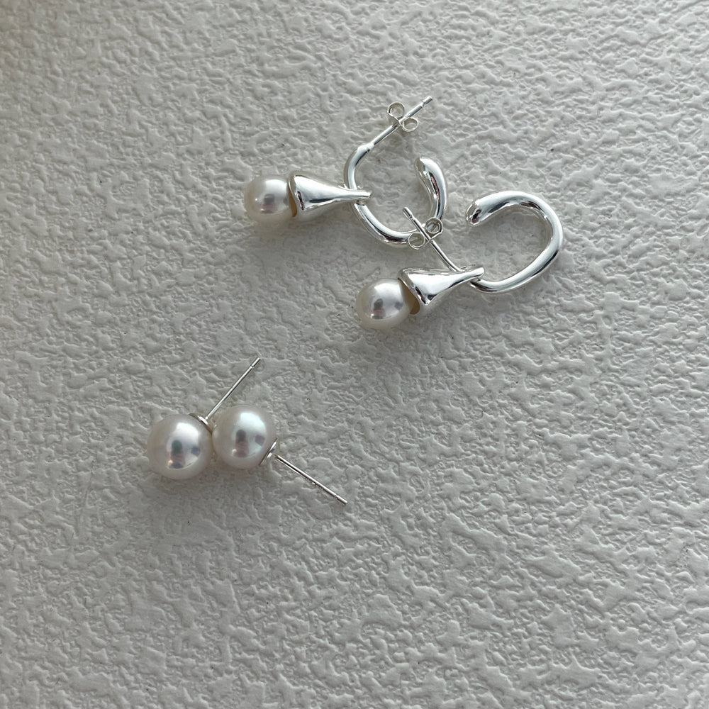 
                      
                        Classic Natural Pearl Stud Earrings
                      
                    