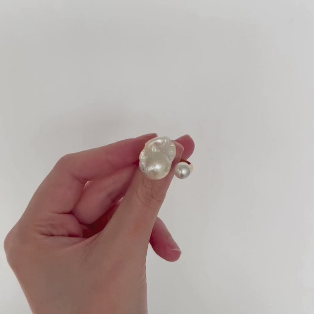 
                      
                        Load and play video in Gallery viewer, Jellyfish Natural Baroque Pearl Ring
                      
                    