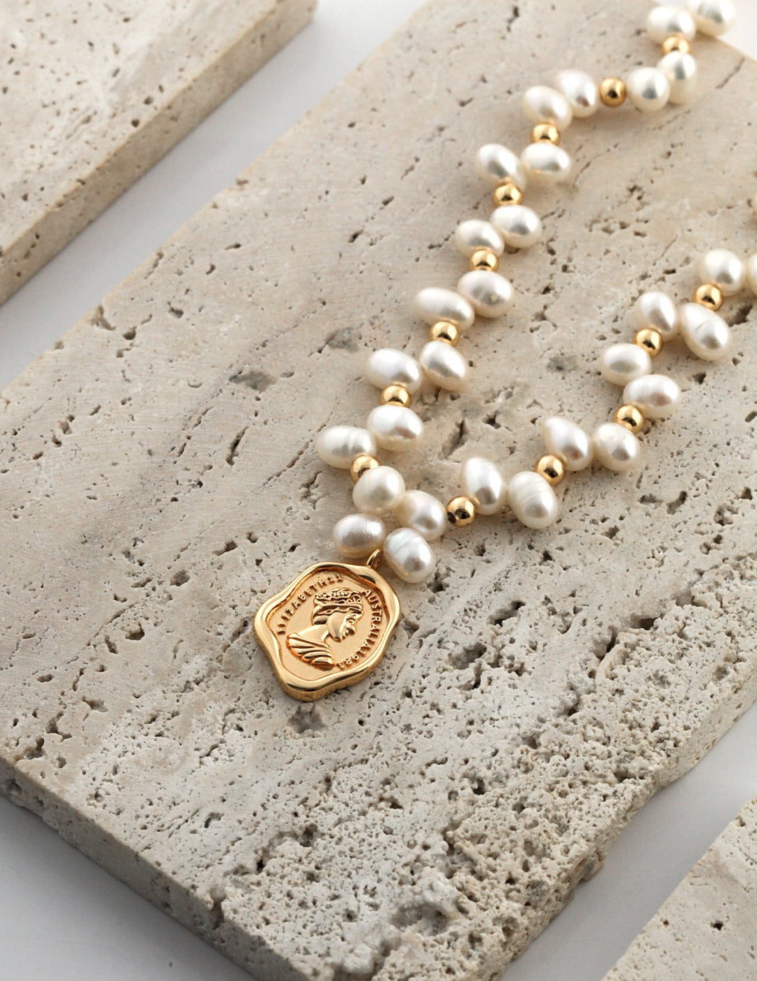 Blossom Queen's Signet Natural Pearl Necklace