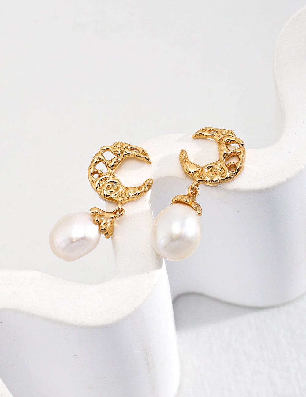 Crescent Hollow Natural Pearl Earrings